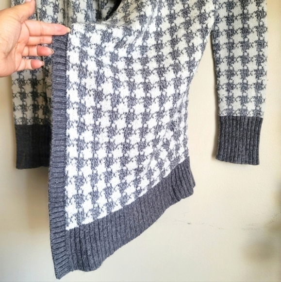 Aeropostale Open Front Knitted Long Cardigan in Gray and White Pattern S… - Picture 5 of 12